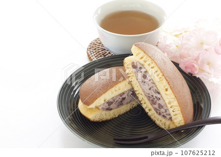 生どら焼きとほうじ茶 生どら焼きとほうじ茶 107625212