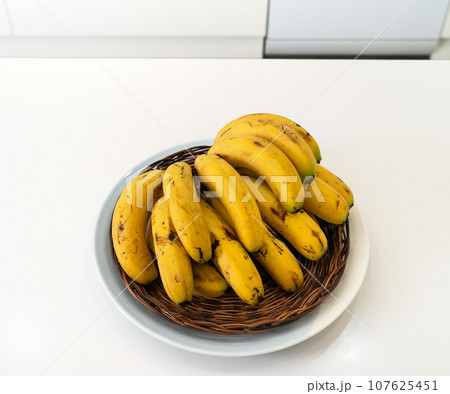 実芭蕉 バナナ 黄色 107625451