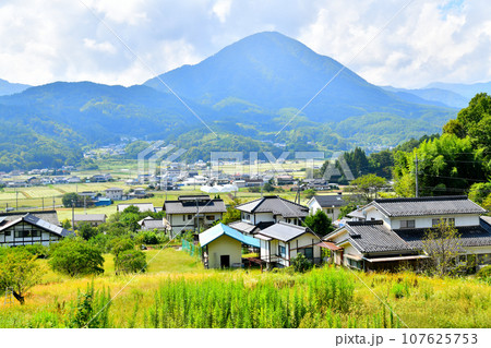 青木村の風景/タチアカネソバ畑/夫神岳方面(長野県青木村)【2023.9】 青木村の風景/タチアカネソバ畑/夫神岳方面(長野県青木村)【2023.9】 107625753