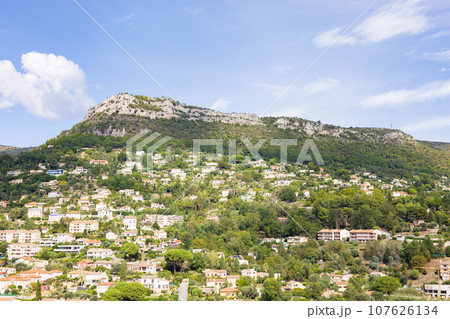 南フランスの鷹の巣村の風景 南フランスの鷹の巣村の風景 107626134