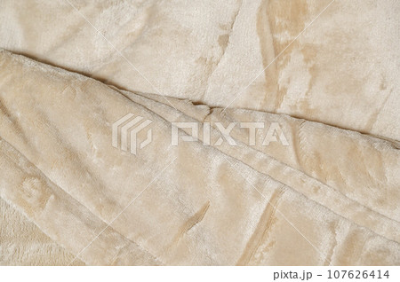 柔らかく温かい敷布と毛布 107626414