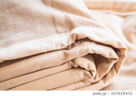 折り畳んだふわふわ毛布の端 107626432