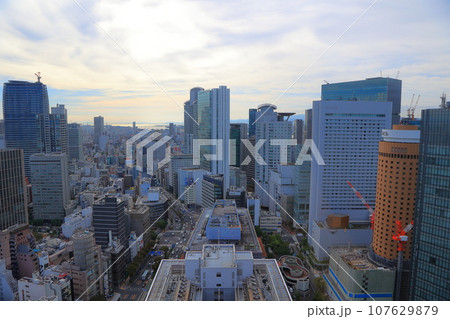 大阪駅前 第3ビルからの大阪の景色 西方面 大阪駅前 第3ビルからの大阪の景色 西方面 107629879
