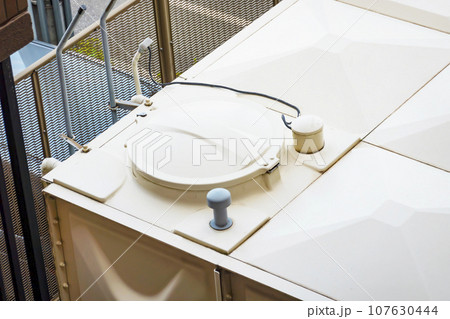 マンションの受水槽 107630444