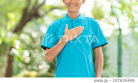 シニア人材　笑顔 107630498
