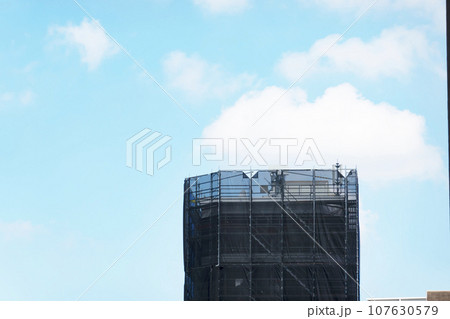 ビルの建設工事 107630579
