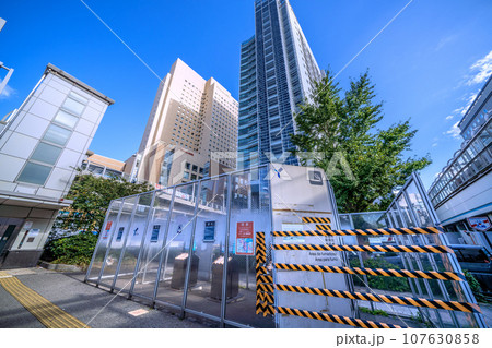 日本の横浜都市景観 閉鎖を余儀なくされた桜木町駅前喫煙所(スモーキングエリア)=10月7日 日本の横浜都市景観 閉鎖を余儀なくされた桜木町駅前喫煙所(スモーキングエリア)=10月7日 107630858