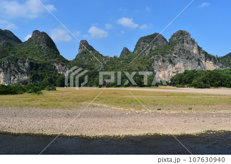 中国桂林の世界遺産 漓江下りで見る山水画の景色 107630940