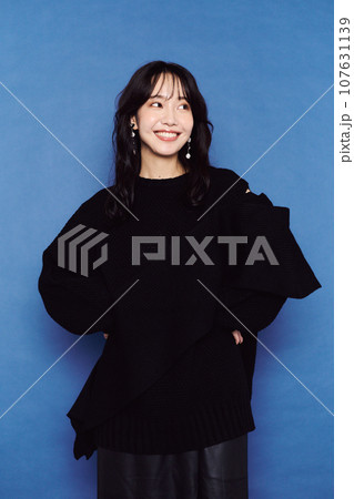 秋服ファッションポートレート 107631139