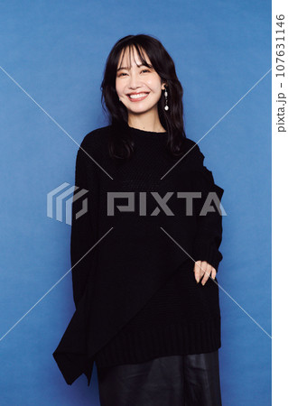 秋服ファッションポートレート 107631146