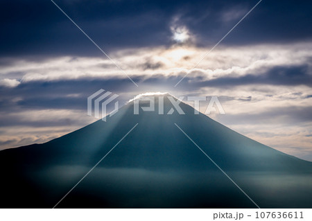 富士山に天使の梯子 富士山に天使の梯子 107636611