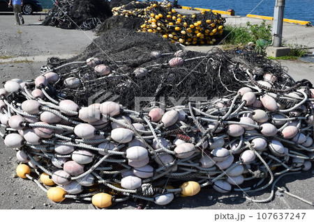 漁村の風景 山形県庄内浜 107637247