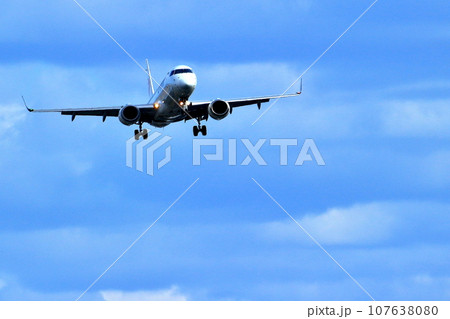 大阪国際空港　JAL　飛行機　着陸態勢　千里川尻 107638080