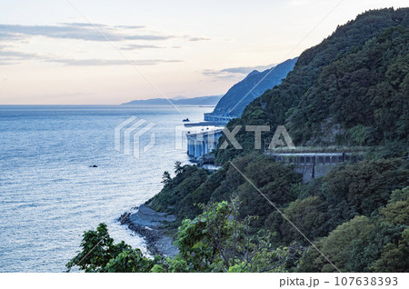 新潟 早朝の親不知海岸 新潟 早朝の親不知海岸 107638393