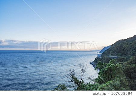 新潟 早朝の親不知海岸 新潟 早朝の親不知海岸 107638394