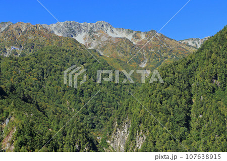 黒部ダムから望む立山連峰 黒部ダムから望む立山連峰 107638915
