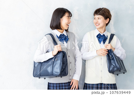 女子高生　高校生イメージ 107639449