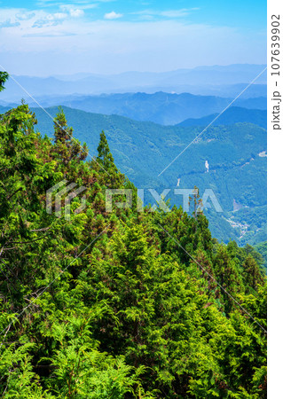 三峯神社　奥宮遙拝殿　見晴台からの風景　秩父市　 107639902