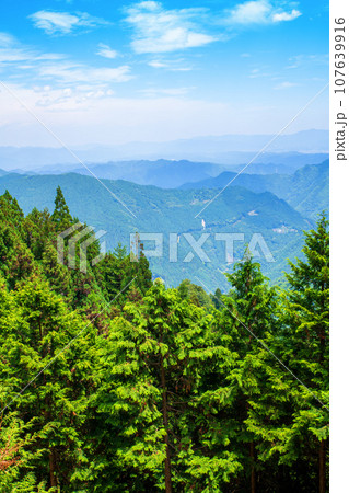 三峯神社　奥宮遙拝殿　見晴台からの風景　秩父市　 107639916