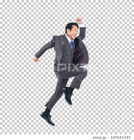 ジャンプする中年ビジネスマン　切り抜き背景透過PNG 107641295