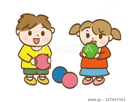 ボール遊びをする男の子と女の子_小学生低学年_幼児 107641501