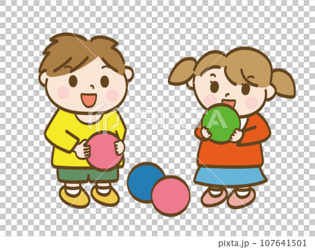 ボール遊びをする男の子と女の子_小学生低学年_幼児 107641501