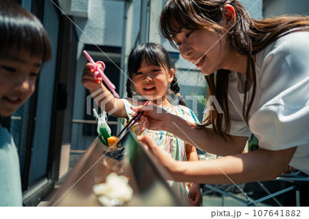 雨どい流しそうめん 107641882