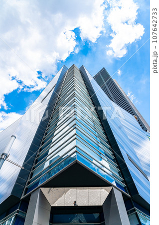 【東京都】スタイリッシュに聳える新宿東宝ビル 【東京都】スタイリッシュに聳える新宿東宝ビル 107642733