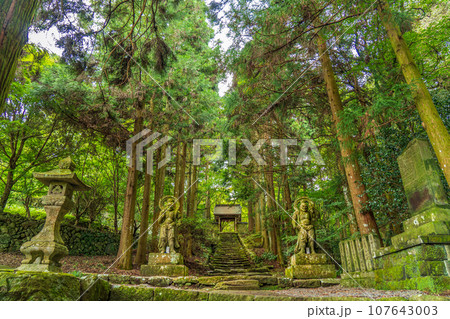 両子寺　仁王像　大分県国東市 107643003