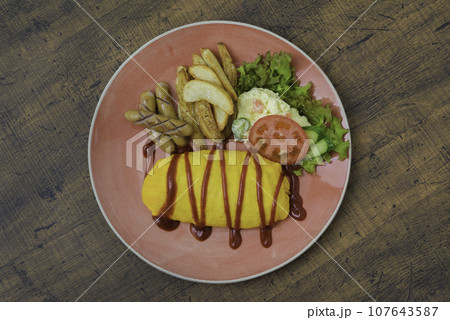 ランチ　オムライス　ポテトサラダ　フライドポテト　コーンスープ 107643587