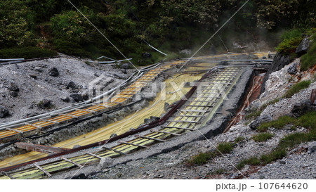 玉川温泉湯の花採取光景 107644620