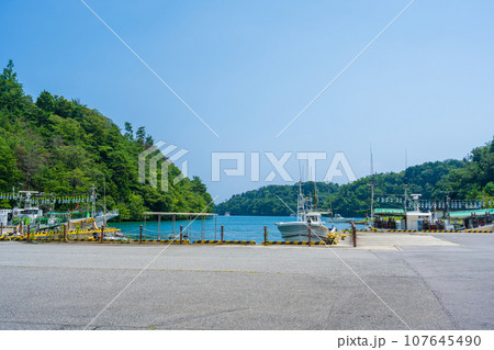 イカ産業と風光明媚な入り江が美しい夏の九十九湾|能登半島イメージ|能登イメージ|石川県能登町 イカ産業と風光明媚な入り江が美しい夏の九十九湾|能登半島イメージ|能登イメージ|石川県能登町 107645490