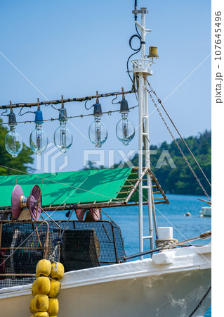 イカ産業と風光明媚な入り江が美しい夏の九十九湾|能登半島イメージ|能登イメージ|石川県能登町 イカ産業と風光明媚な入り江が美しい夏の九十九湾|能登半島イメージ|能登イメージ|石川県能登町 107645496