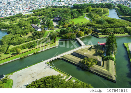 函館市　函館五稜郭タワー　展望階からの函館五稜郭 107645618