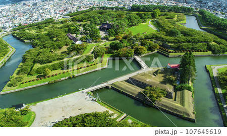 函館市　函館五稜郭タワー　展望階からの函館五稜郭 107645619