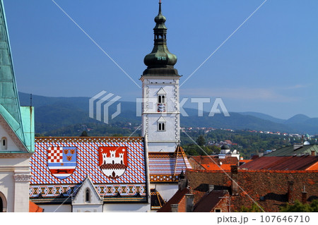 南欧クロアチアの首都ザグレブ ゴルニィグラード地区のロトルシュチャク塔から聖マルコ教会と旧市街の景色 南欧クロアチアの首都ザグレブ ゴルニィグラード地区のロトルシュチャク塔から聖マルコ教会と旧市街の景色 107646710