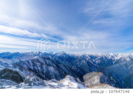 【雪山素材】燕山荘から見える風景【長野県】 【雪山素材】燕山荘から見える風景【長野県】 107647146