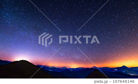 星空と夕景が広がる山 星空と夕景が広がる山 107648146