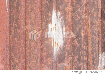 A rusty corrugated iron metal texture 107650263