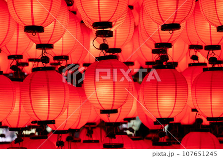赤い提灯 赤い提灯 107651245