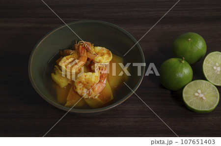 Papaya Shrimp Soup It is a traditional food of people in rural areas in the southern of Thailand 107651403