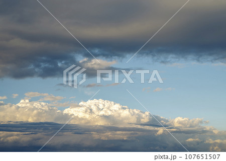 秋の夕焼け空 イメージ 秋の夕焼け空 イメージ 107651507