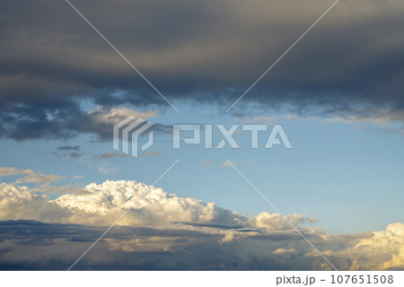 秋の夕焼け空 イメージ 107651508
