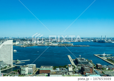 神奈川県横浜市西区みなとみらい地区の都市風景 神奈川県横浜市西区みなとみらい地区の都市風景 107653089