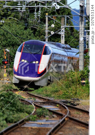 秋の陸奥路を山形へ…　E3系・山形新幹線『つばさ』 107653144