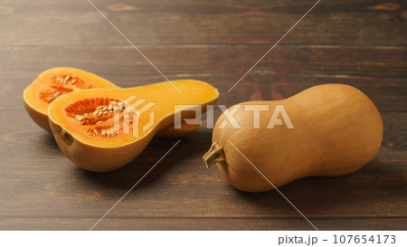 バターナッツかぼちゃ 107654173