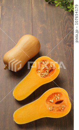 バターナッツかぼちゃ 107654179