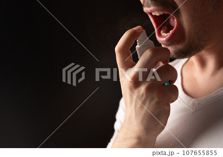 Man spray his throat 107655855