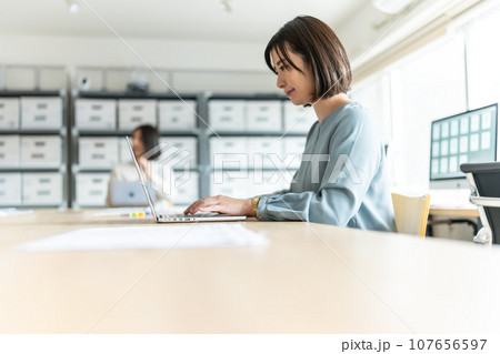 中小企業 中小企業 107656597