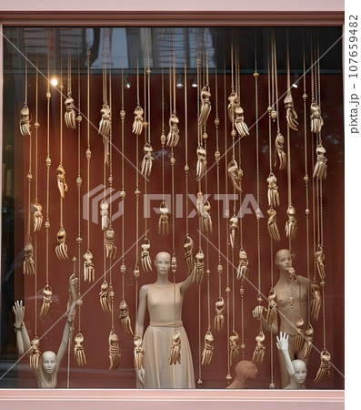 some manne in a window with gold chains hanging from it's sides and other mannes on the windows 107659482